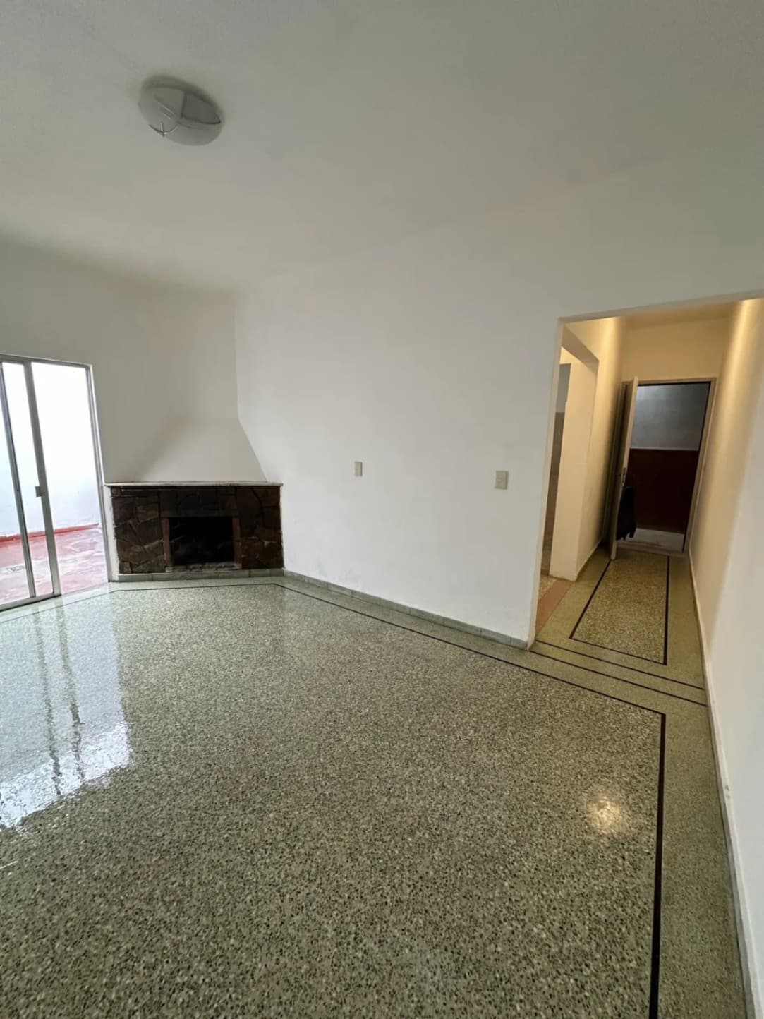 ALQUILER APARTAMENTO DOS DORMITORIOS, PATIO, NO PAGA GASTOS COMUNES ATAHUALPA