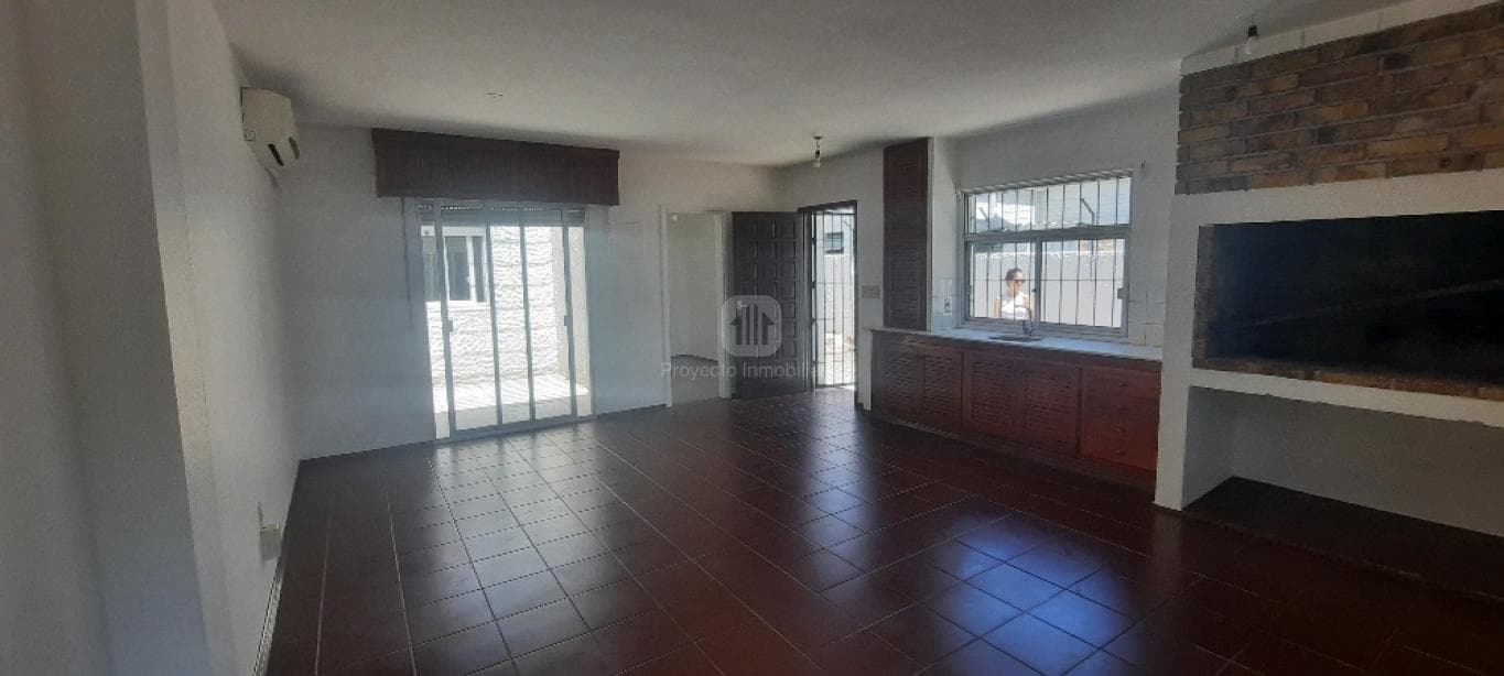 Alquiler casa Atahualpa con barbacoa.-