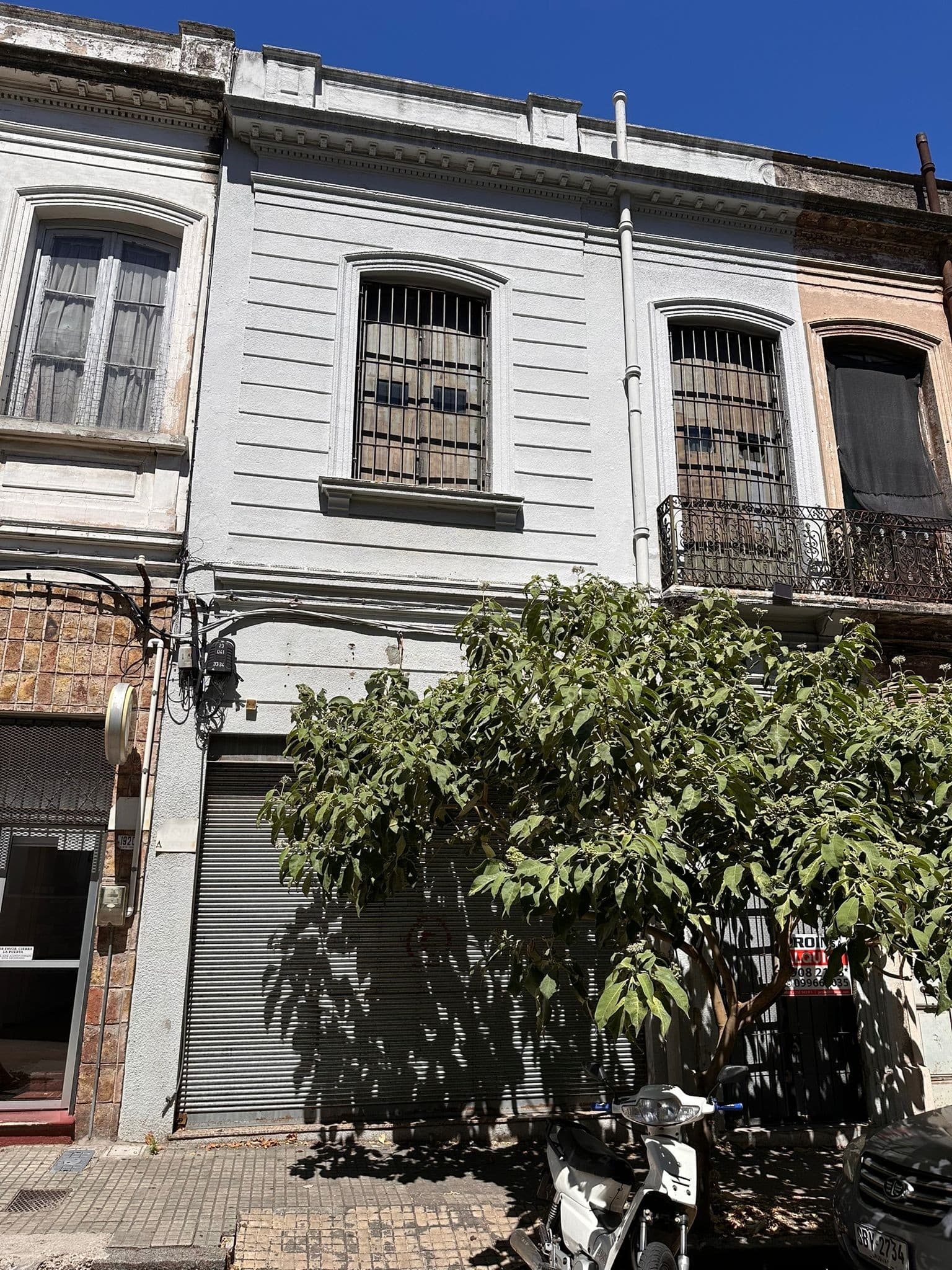Local comercial con depósito en Barrio Reus