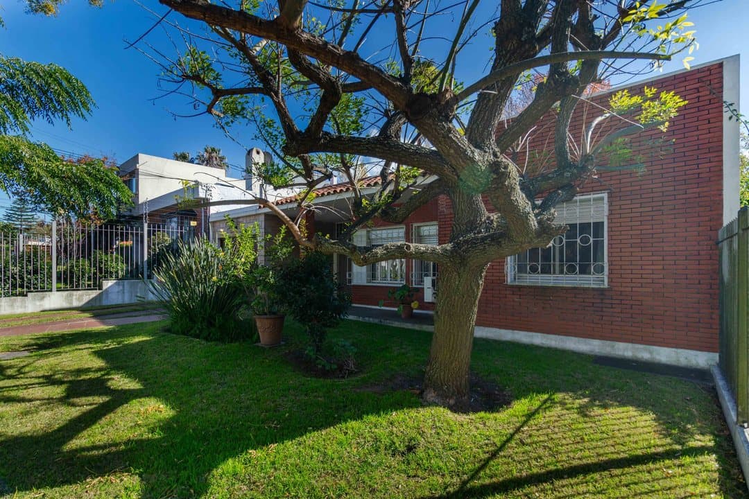 Venta casa 3 dormitorios Carrasco Sur a reciclar